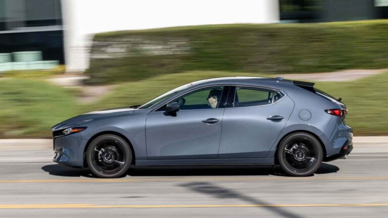 مزدا 3 هاچبک 2025 با گیربکس دستی