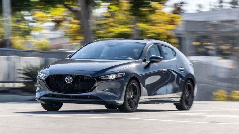 مزدا 3 هاچبک 2025 با گیربکس دستی