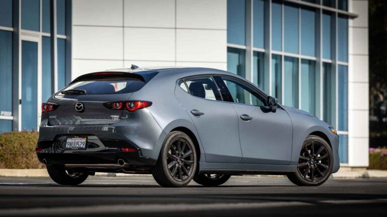 مزدا 3 هاچبک 2025 با گیربکس دستی