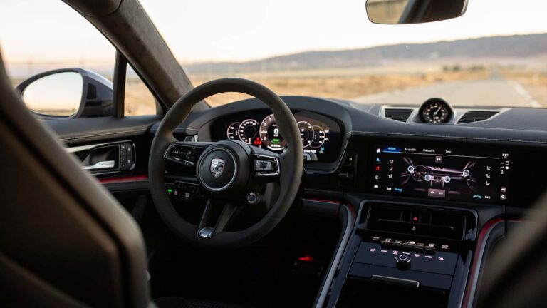 2025-porsche-panamera-turbo-s-e-hybrid