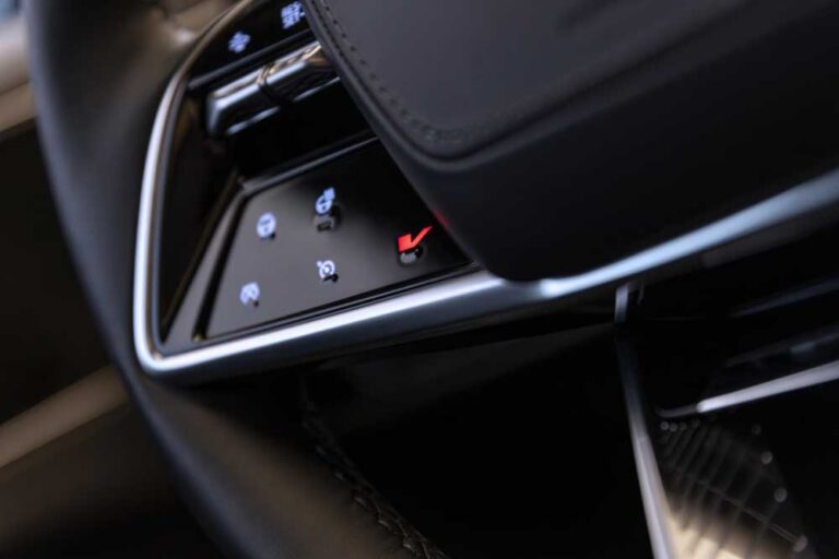 معرفی کادیلاک لیریک V