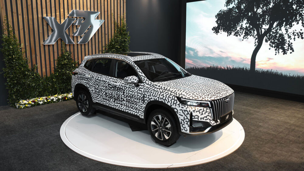 X77 کراس اوور جدید مدیران خودرو