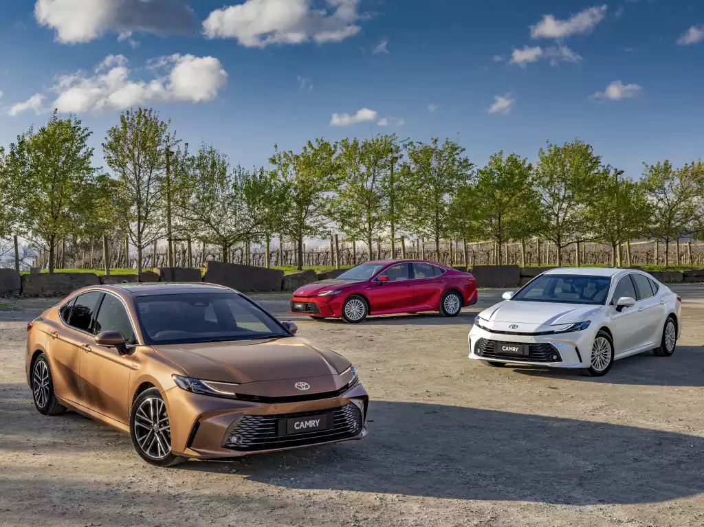 ورود تویوتا کمری هیبرید به گمرک