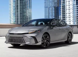 تویوتا کمری هیبرید 2025