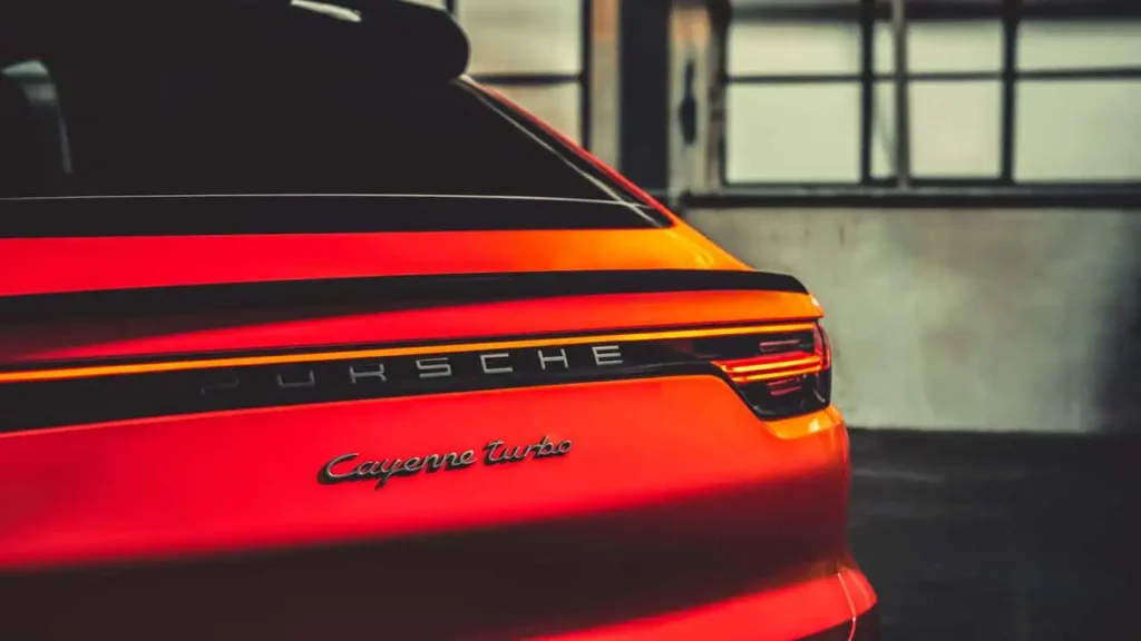 پورشه در حال توقف تولید خودروهای برقی است؟